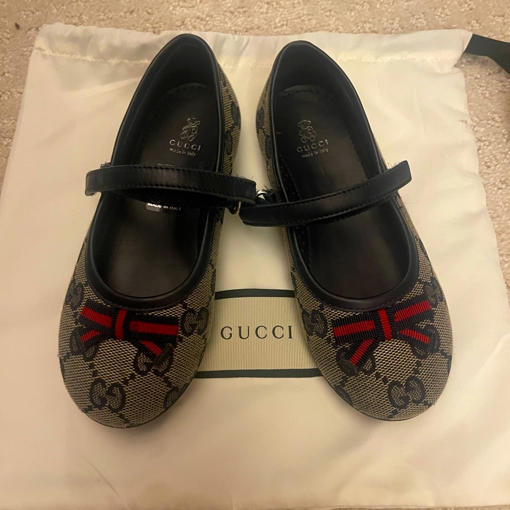 Gucci Girl Flats size 26